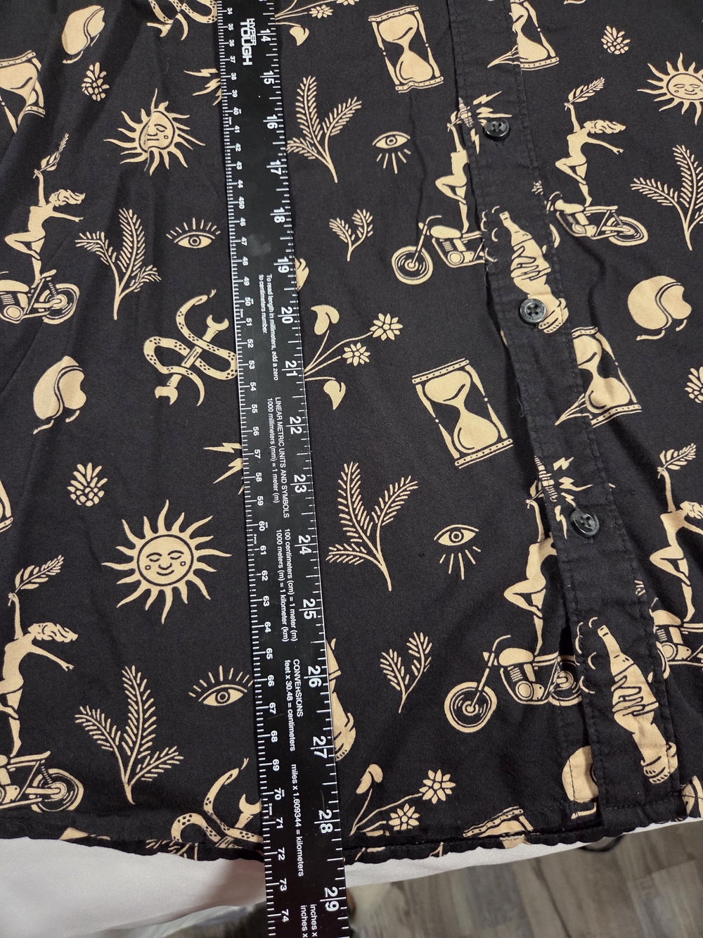 Roark Black Short-Sleeve Button-Down with Beige Icon Print - Picture 8 of 9